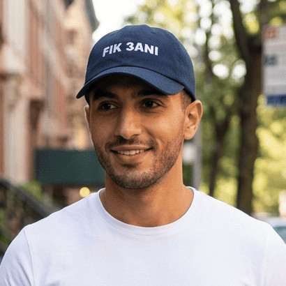 Fik 3ani dad hat embroidery detail, Arabic slogan cap by BOSA